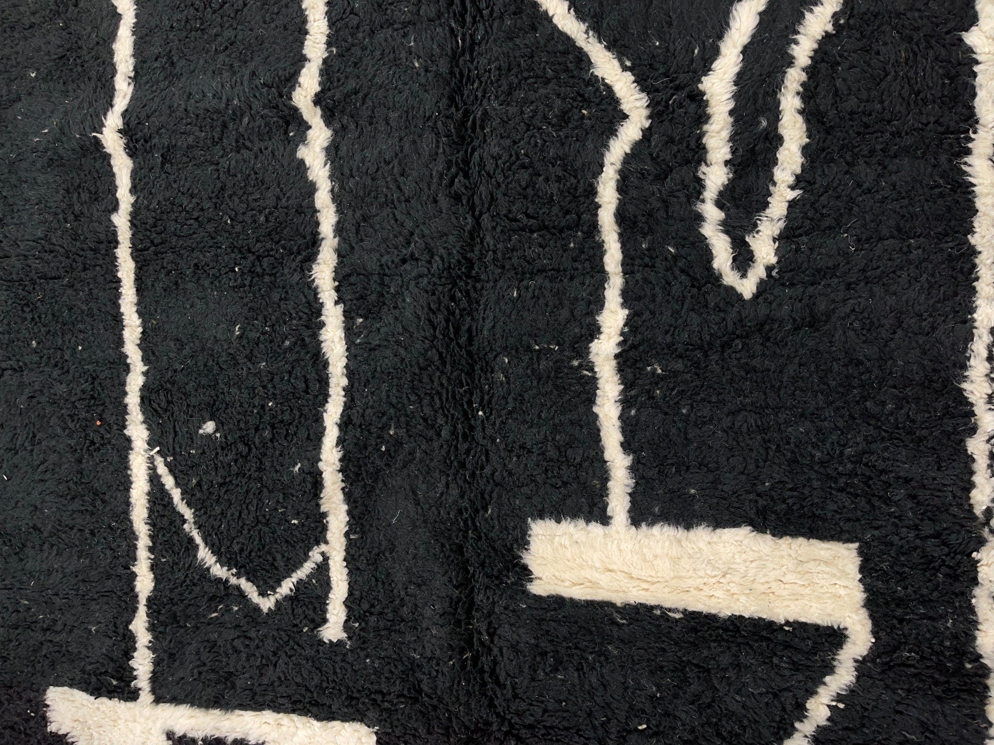 black and white modern textured rug design