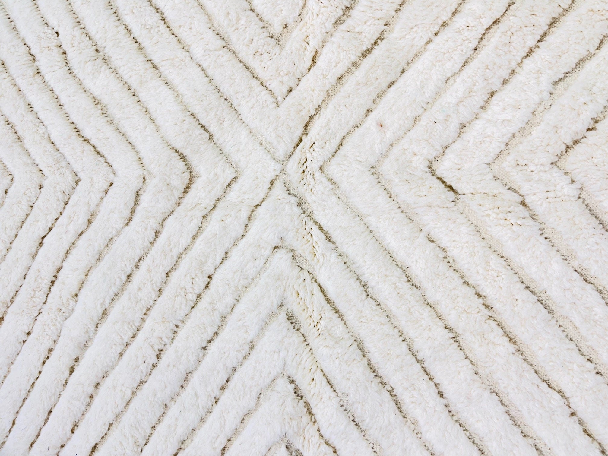 white textured rug with zigzag pattern closeup