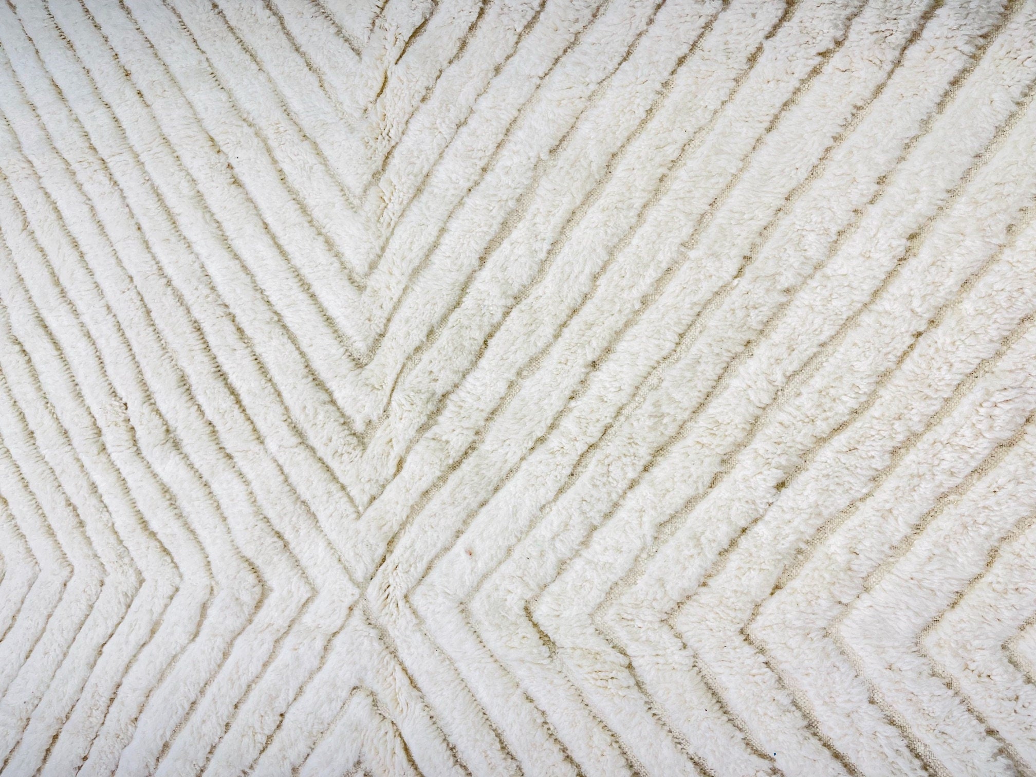 white textured zigzag patterned area rug backdrop